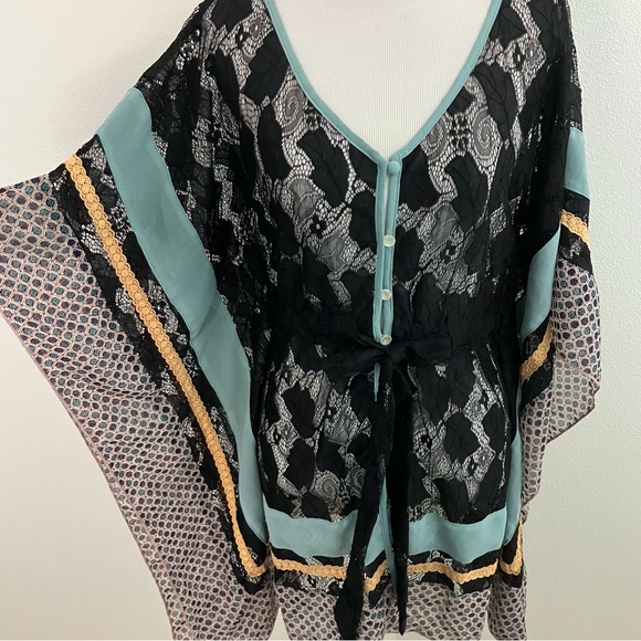 Ryu | Black Lace Shrug Top - Picture 5 of 14